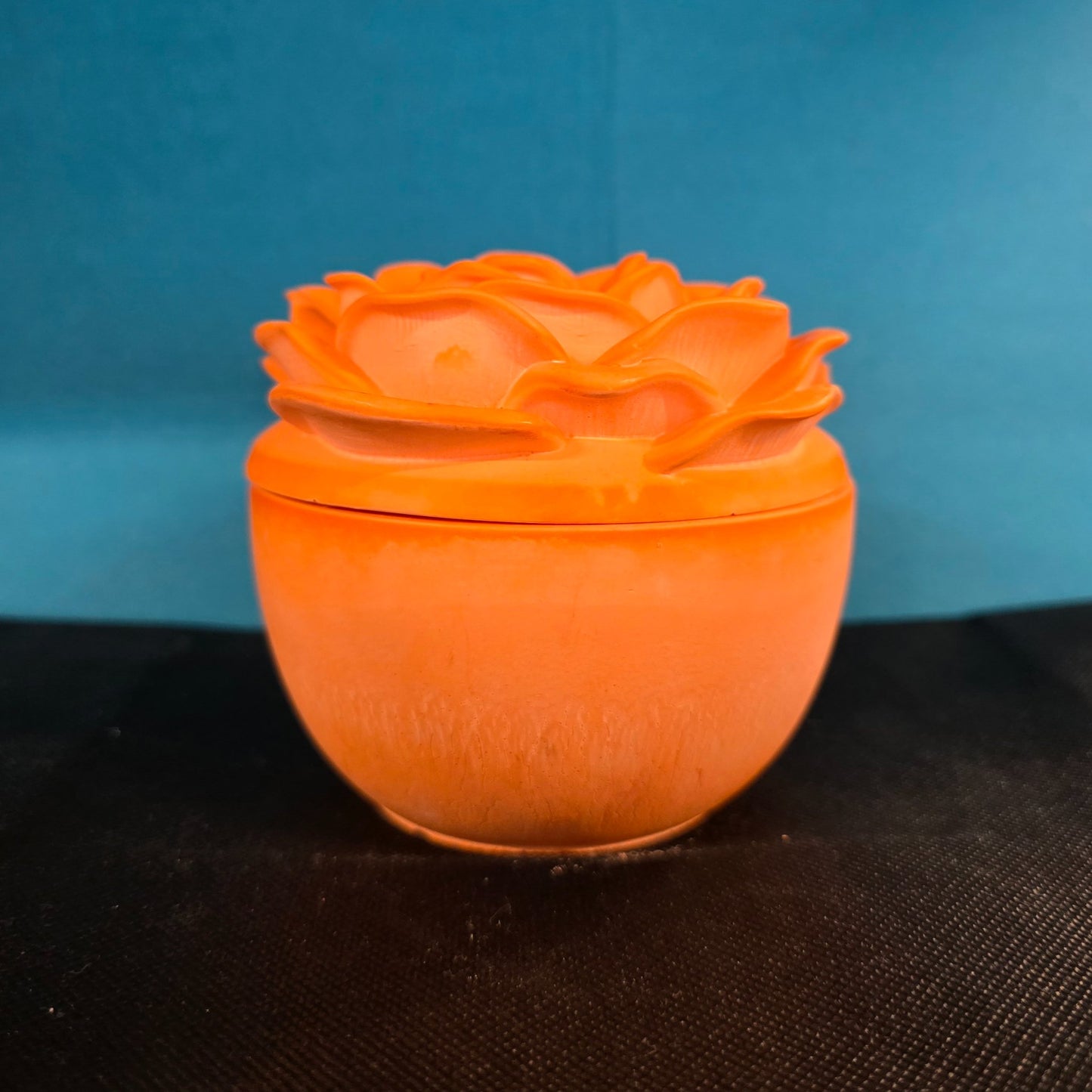 6a041d51b48fe50b080237df_flower-jar-orange-side-closed_1782948655489.jpg