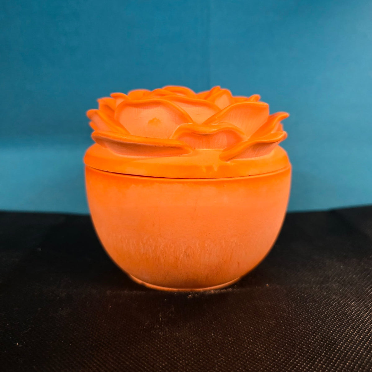 6a041d51b48fe50b080237df_flower-jar-orange-side-closed_1782948655489.jpg