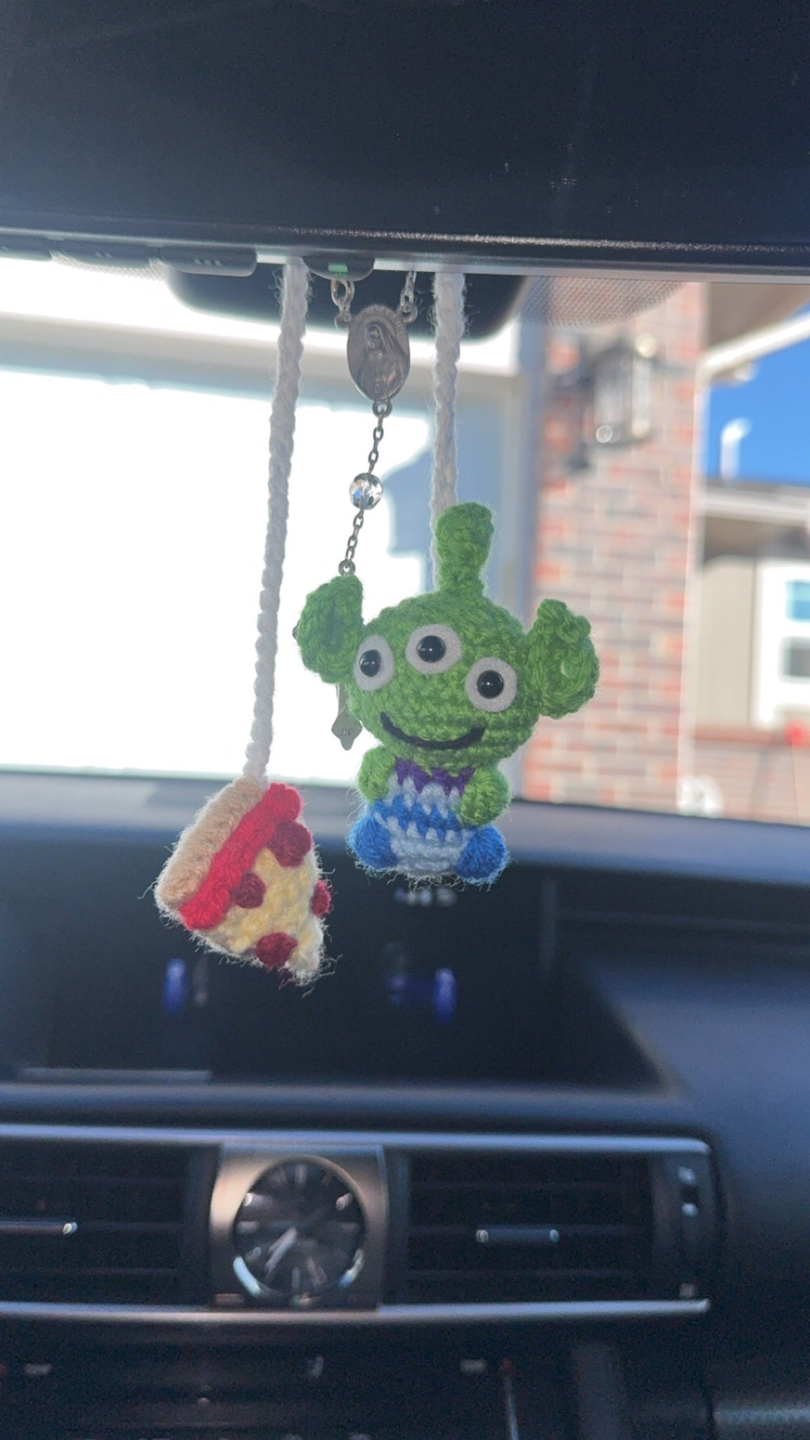 Alien & Pizza car hanger - Toy Story - Create Marketplace