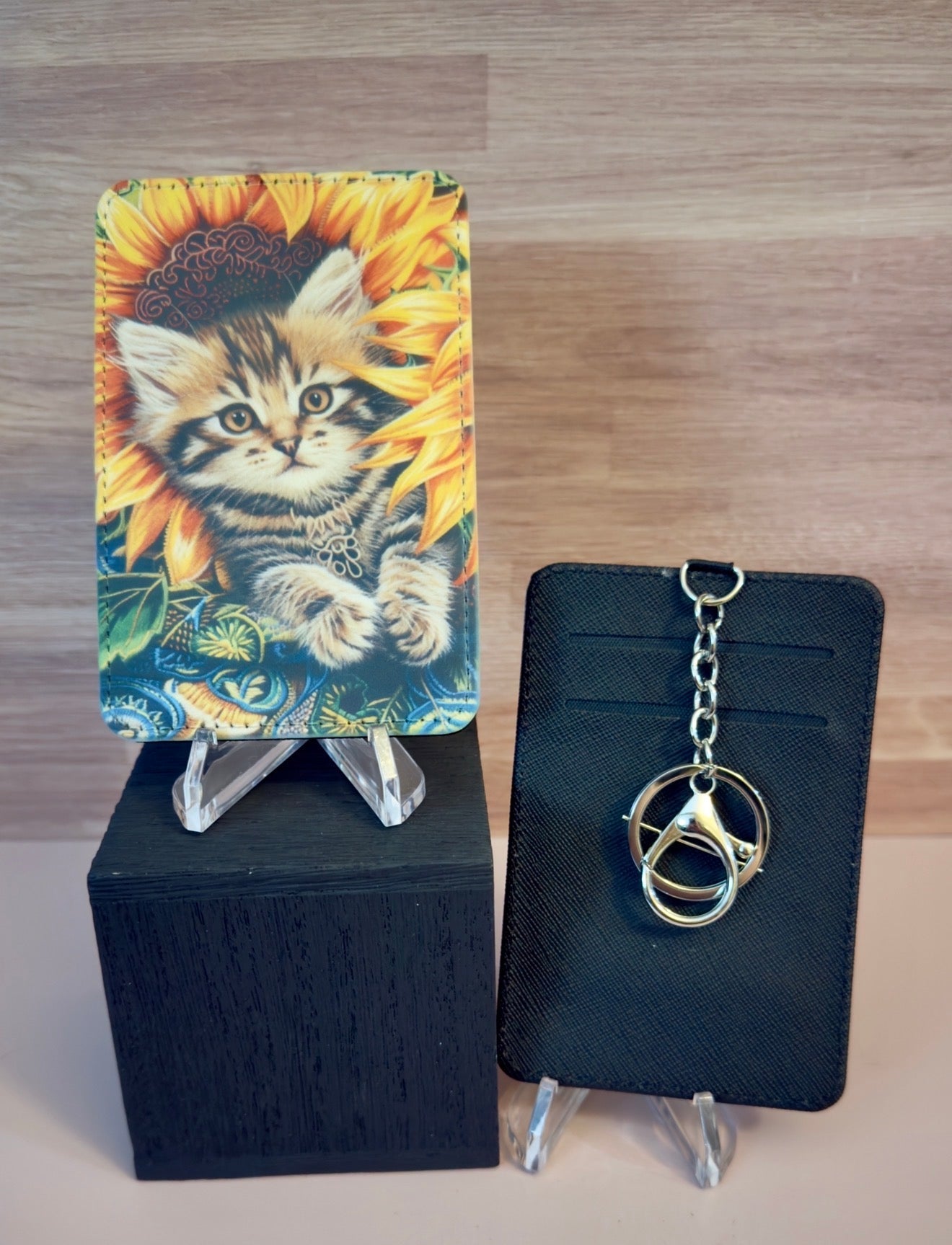 Keychain/Wallet - Cat in Flower - Create Marketplace