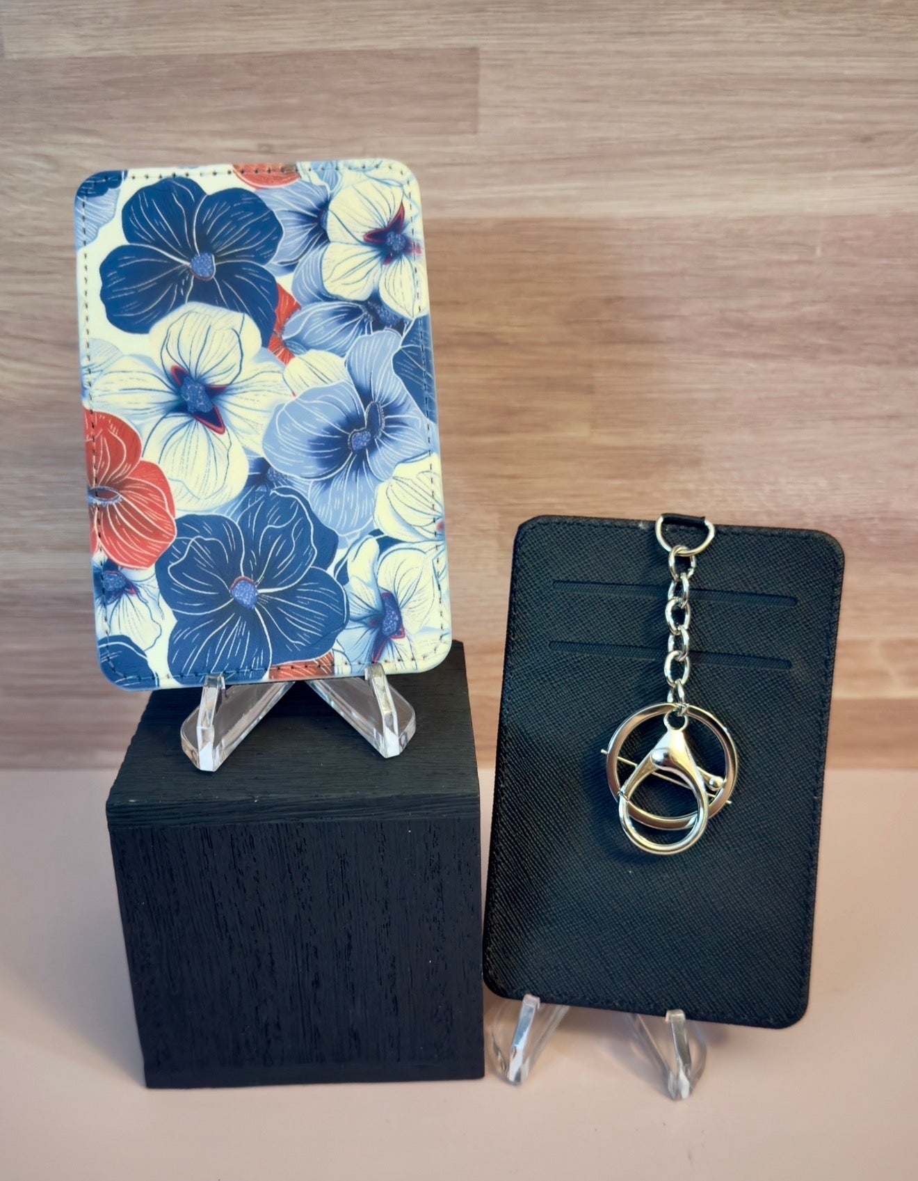 Keychain/Wallet - Red/Wh/Blue Flowers - Create Marketplace