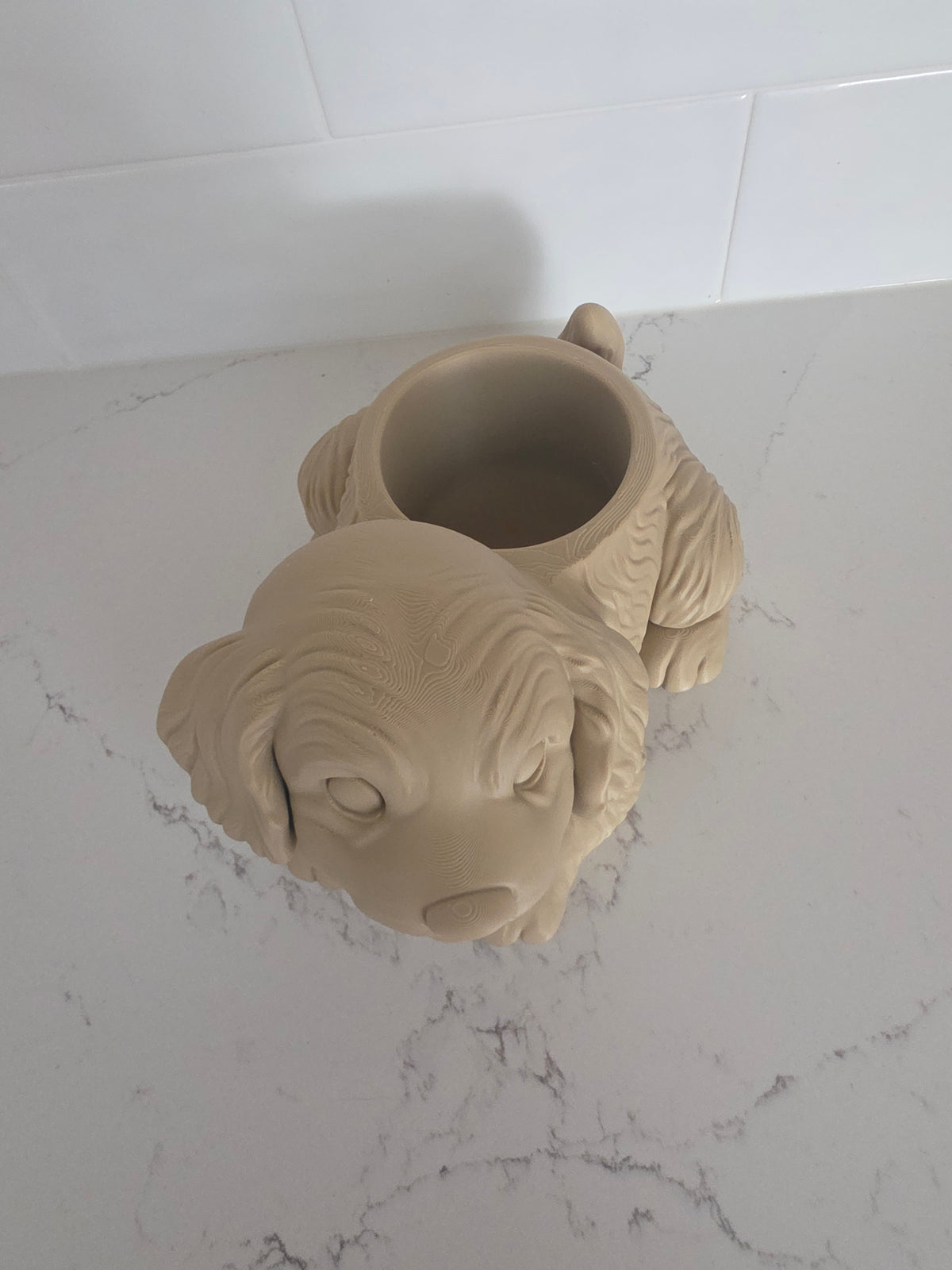 Cache-pot chiot joyeux