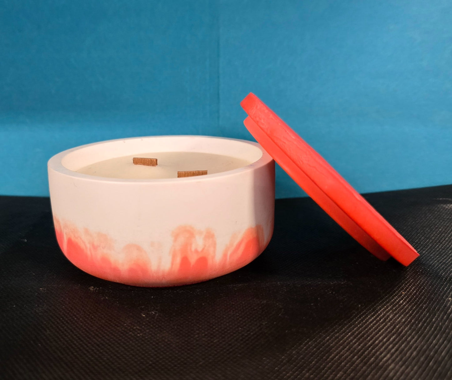 6a041d51b48fe50b080237df_bowl-w-lid-candle-red-white-side_1782948443978.jpg