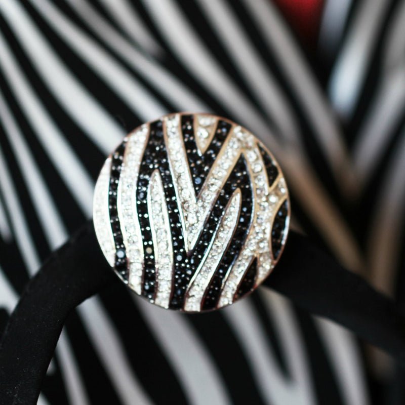 6a041d51b48fe50b080237df_closeup-zebra-ee93eb64-8dc6-40d2-8e1d-0b5ef6903dd6-800x800_1784153677794.jpg
