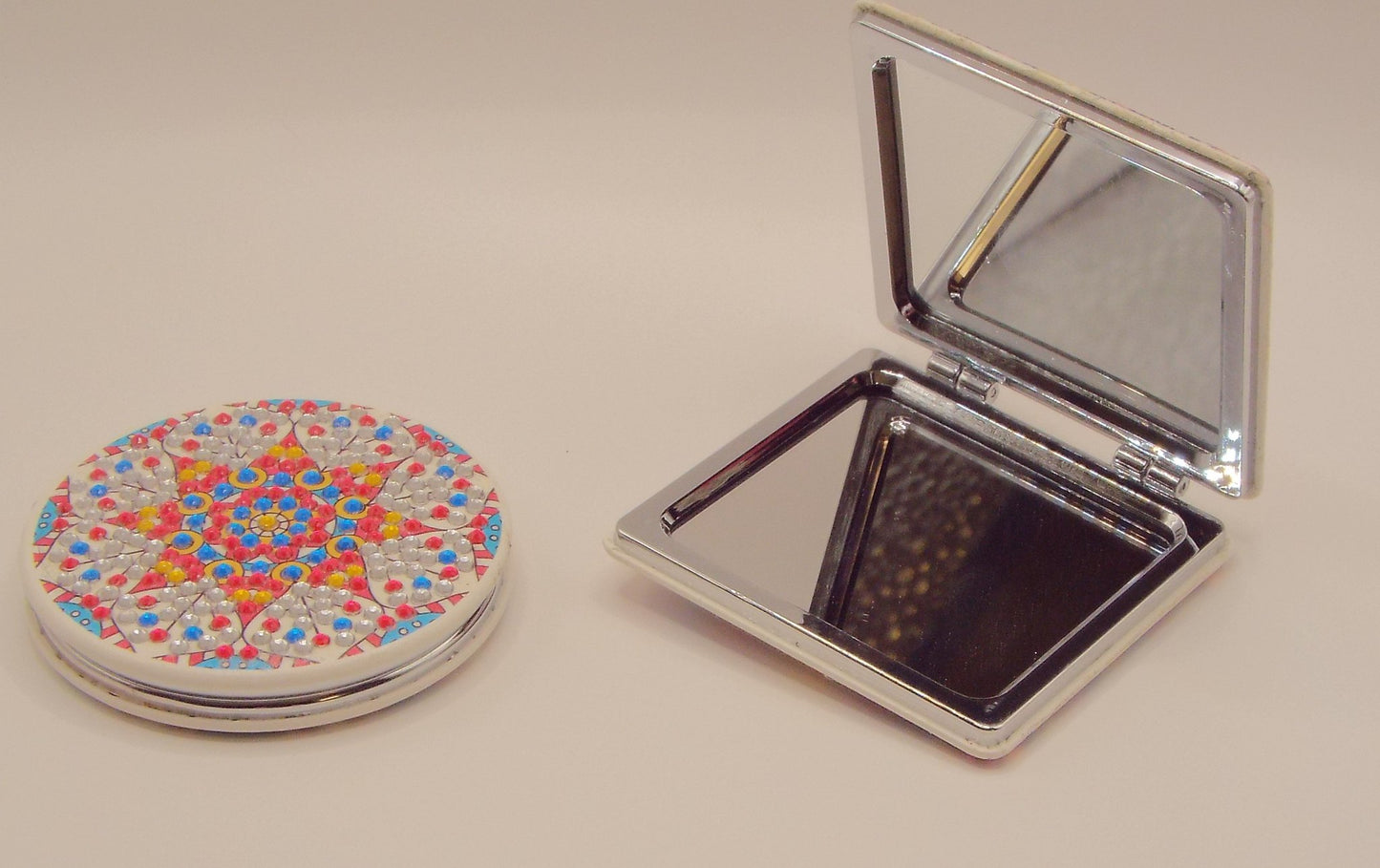 6a041d51b48fe50b080237df_compact-mirror_1783003314505.jpg