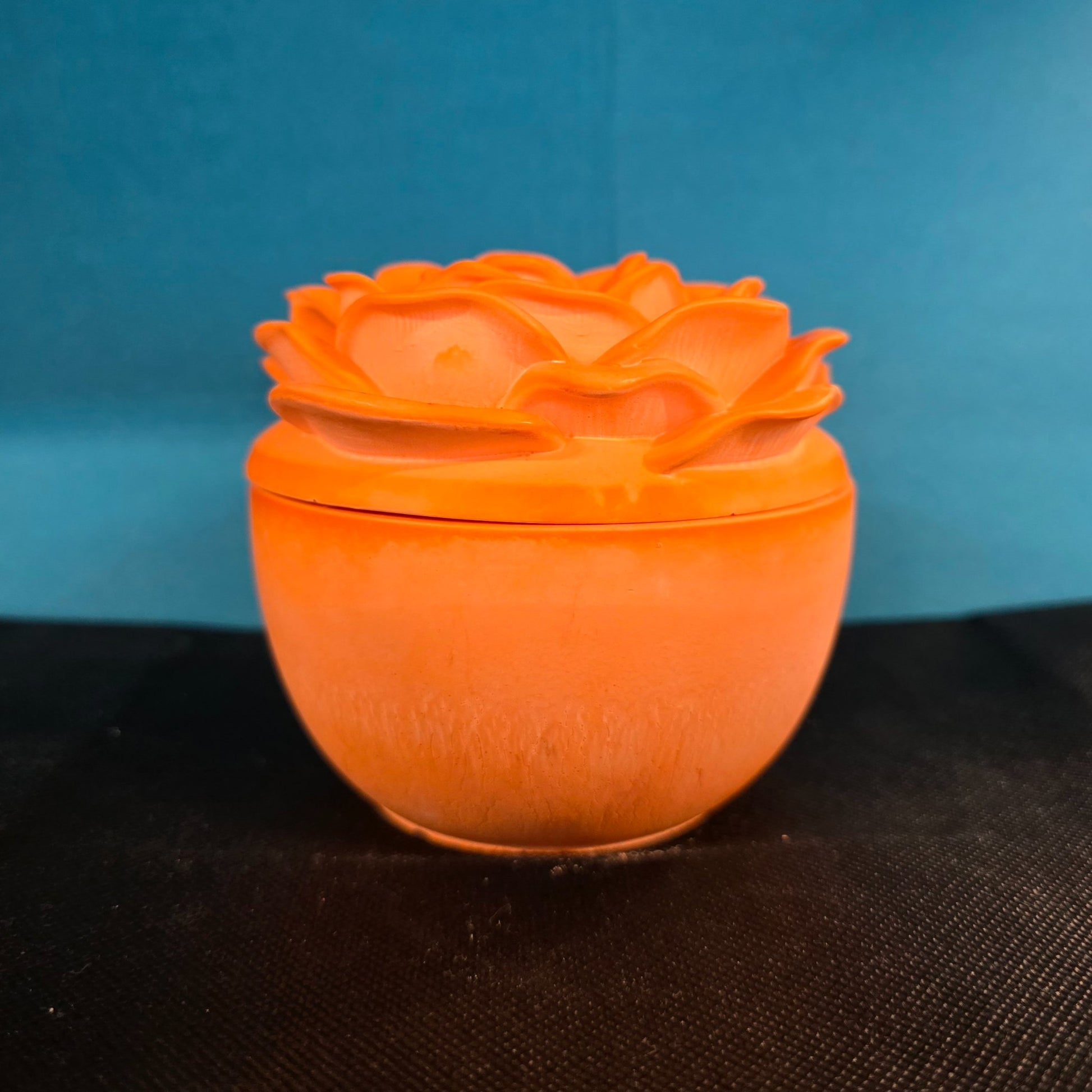 6a041d51b48fe50b080237df_flower-jar-orange-side-closed_1782948655489.jpg