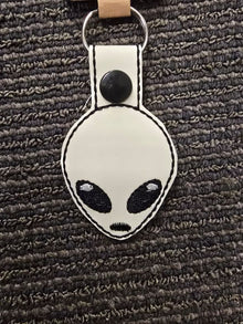 Alien keychain *Glows in the Dark* - Create Marketplace