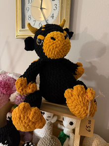 Black/gold dragon - Create Marketplace