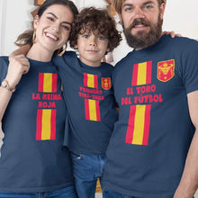 El Turo Del Futbol, La Reina Roja, Pequeño Tiki-Taka Dad Mom and Kid Matching Organic Cotton T-Shirts Family Set (Set of 3) - Create Marketplace