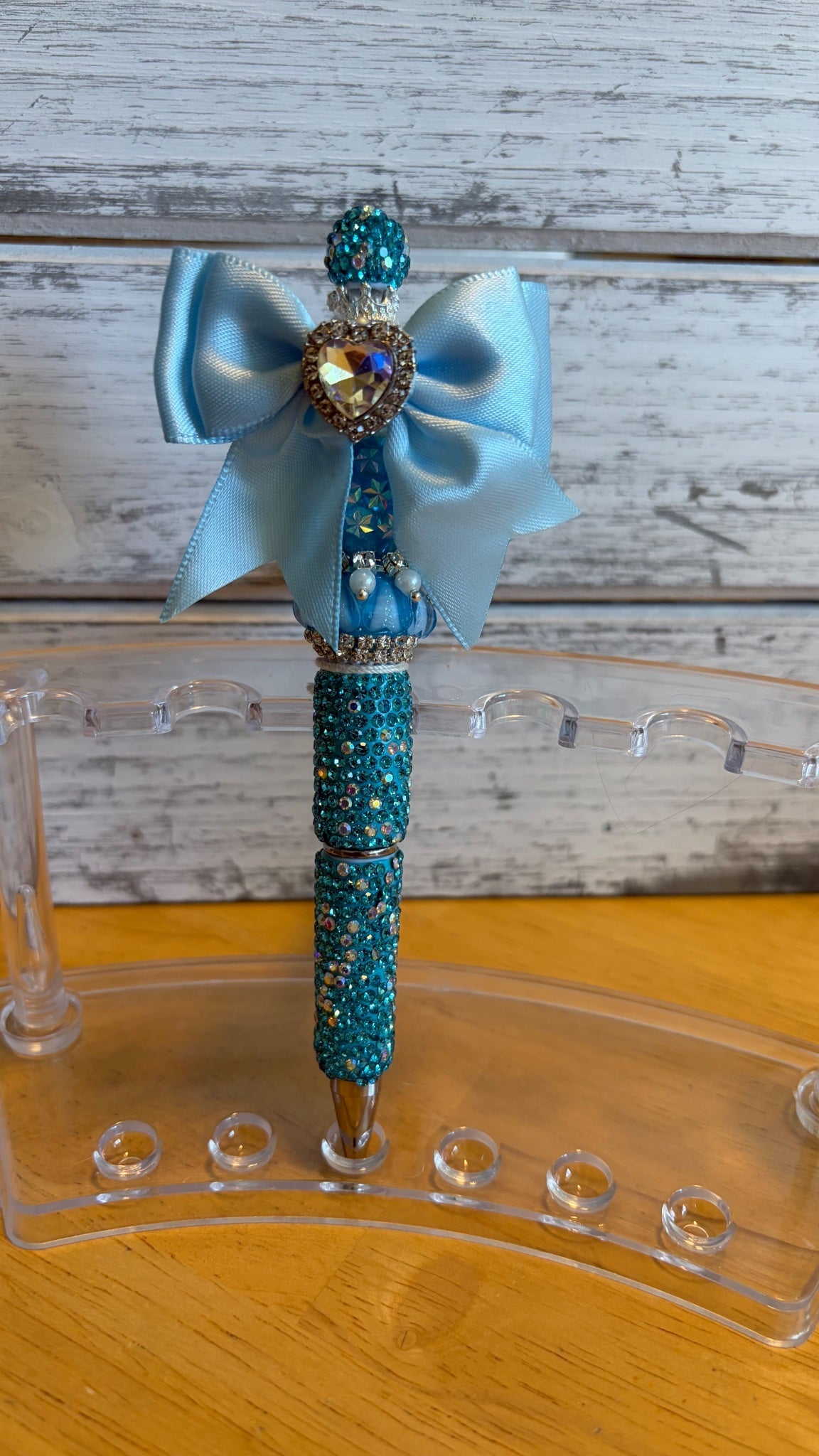 Fancy bow pen - Create Marketplace