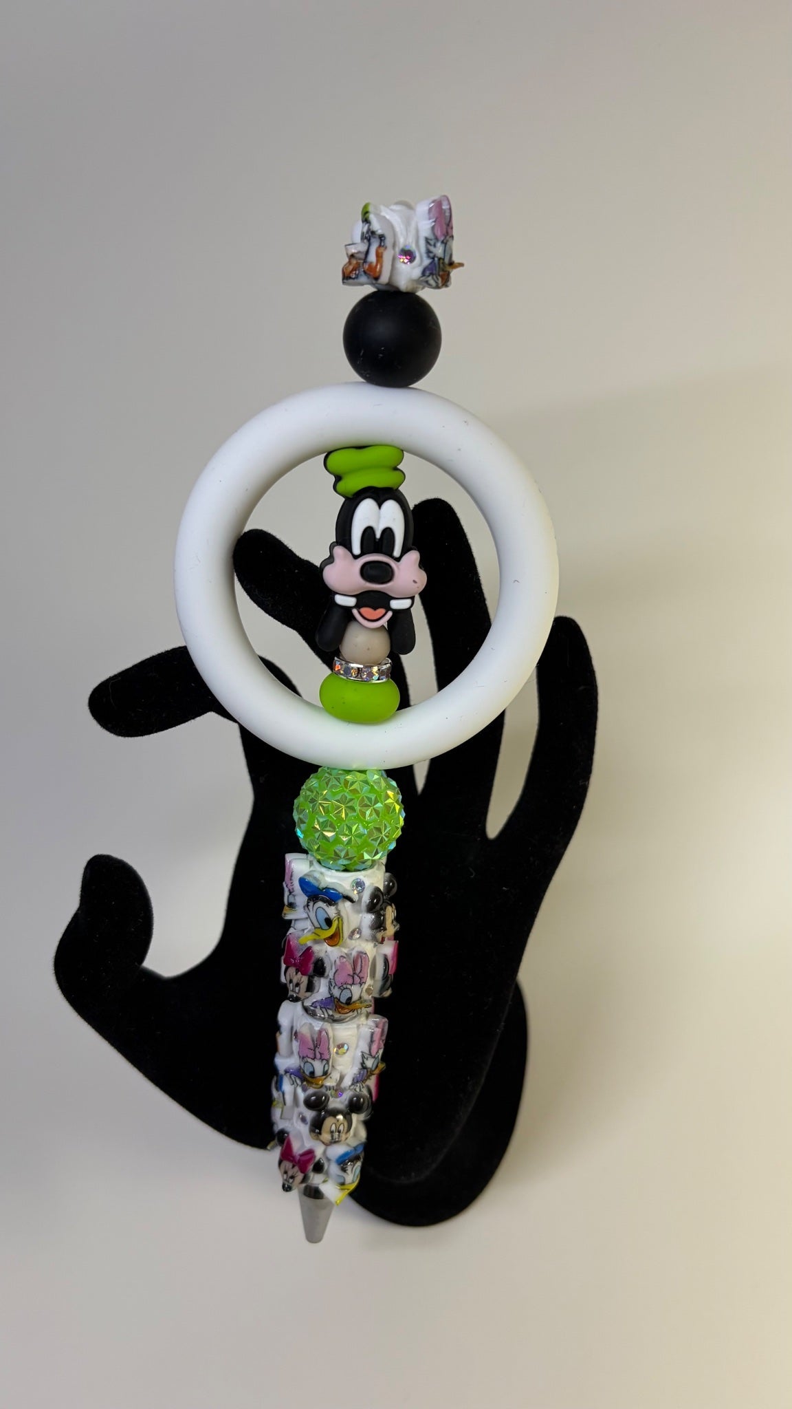 Goofy focal in a ring pen - Create Marketplace