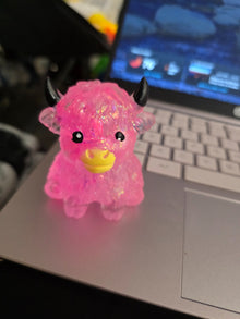 HIGHLAND COW GLITTERED SQUISHY - Create Marketplace