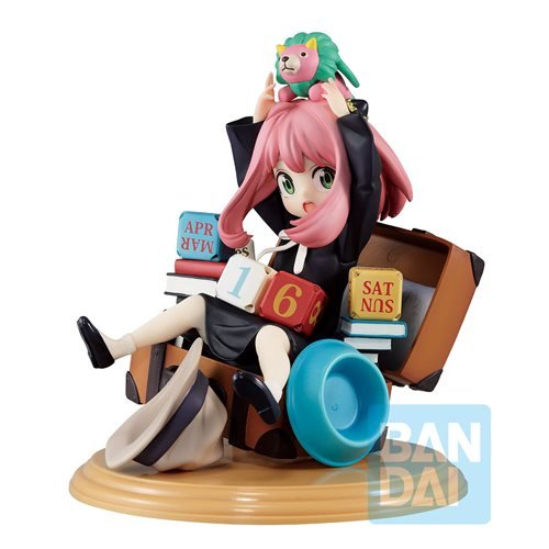 Spy x Family Anya Forger with Block Calendar Mission Statue - Create Marketplace