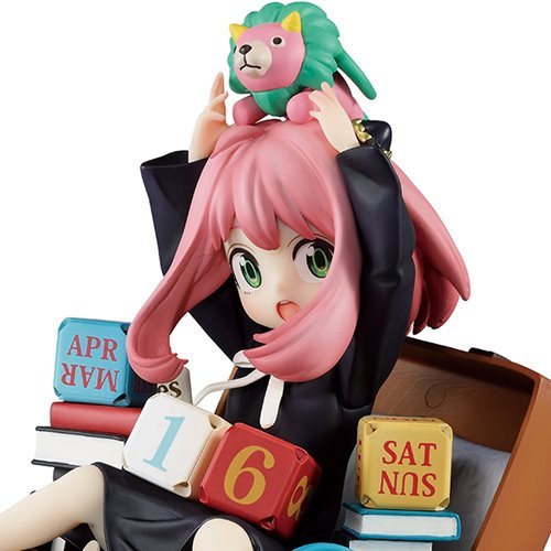Spy x Family Anya Forger with Block Calendar Mission Statue - Create Marketplace